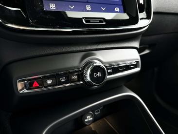 Volvo XC40 B4 Plus — photo 29