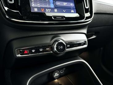 Volvo XC40 B4 Plus — photo 27