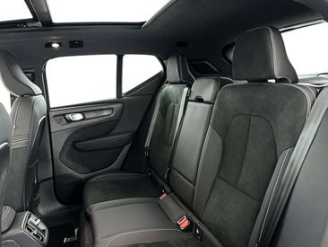 Volvo XC40 B4 Plus — photo 12