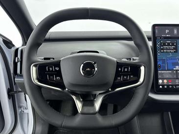 Volvo XC60 — photo 9