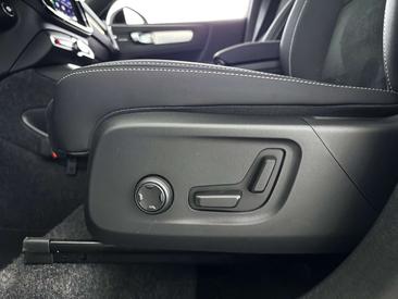 Volvo XC40 B4 Plus — photo 44