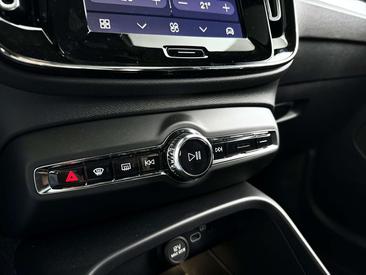 Volvo XC40 B4 Plus — photo 27