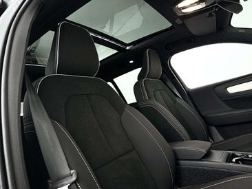 Volvo XC40 B4 Plus — photo 34