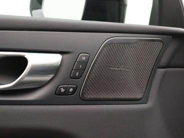 Volvo XC60 T8 Recharge Plus — photo 13