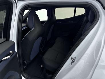 Volvo XC60 — photo 27