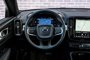 Volvo XC40 B4 Plus — photo 17