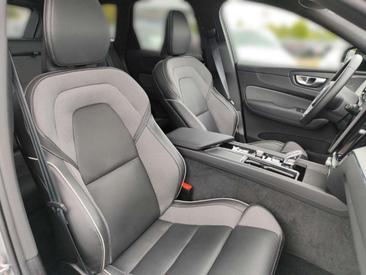 Volvo XC60 B5 Ultra Black Edition — photo 28