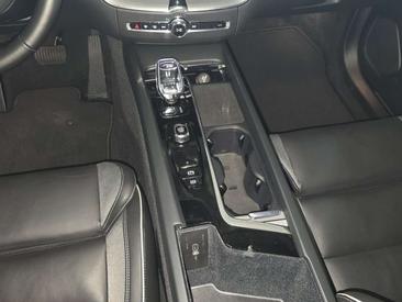 Volvo XC60 B5 Plus — photo 18