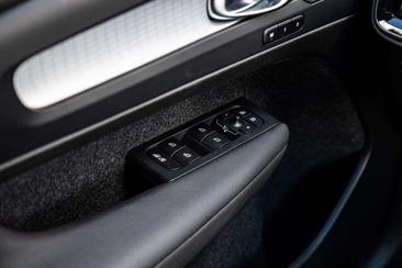 Volvo XC40 B4 Plus — photo 23