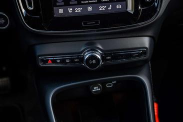Volvo XC40 B4 Plus — photo 25