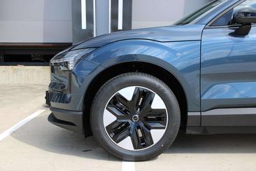 Volvo XC60 — photo 2