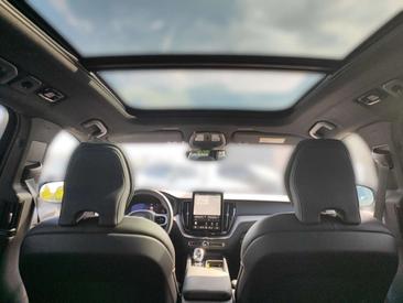 Volvo XC60 T8 Recharge Plus — photo 22