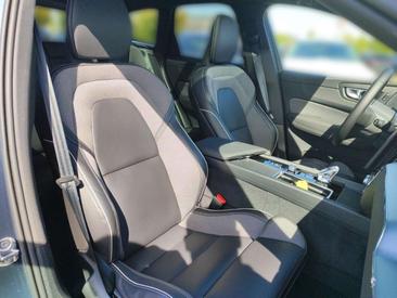 Volvo XC60 T8 Recharge Plus — photo 25