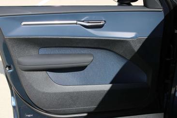 Volvo XC60 — photo 18