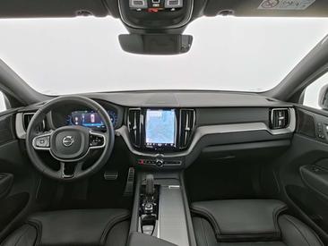 Volvo XC60 R Design — photo 14