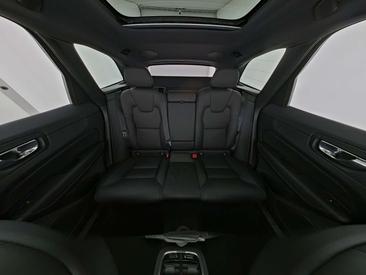 Volvo XC60 R Design — photo 16