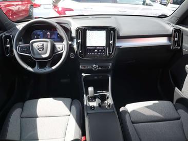 Volvo XC40 B3 Core — photo 8