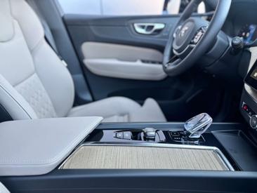 Volvo XC60 T6 PLUS — photo 8