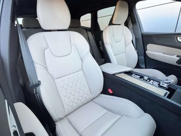 Volvo XC60 T6 PLUS — photo 10