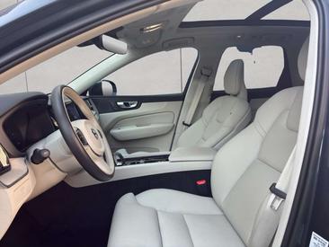 Volvo XC60 B4 Plus — photo 10