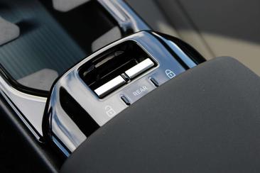 Volvo XC60 — photo 34