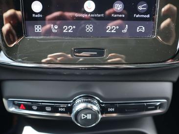 Volvo XC40 B3 Core — photo 17