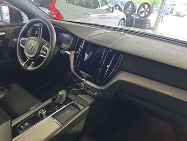 Volvo XC60 B5 R-Design — photo 12