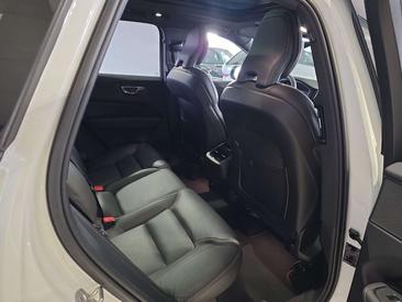 Volvo XC60 B5 R-Design — photo 13