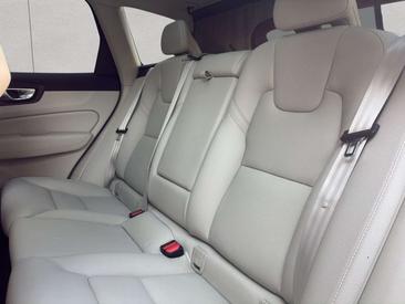 Volvo XC60 B4 Plus — photo 18