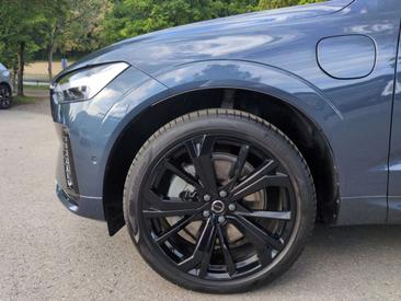 Volvo XC60 T8 Recharge Plus — photo 17
