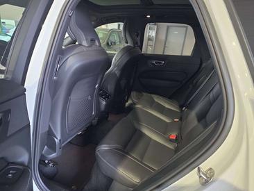 Volvo XC60 B5 R-Design — photo 17