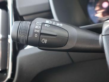 Volvo XC40 B3 Core — photo 24