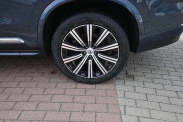 Volvo XC90 B5 Plus — photo 12