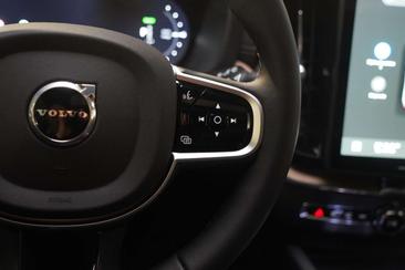 Volvo XC60 T8 Recharge — photo 11
