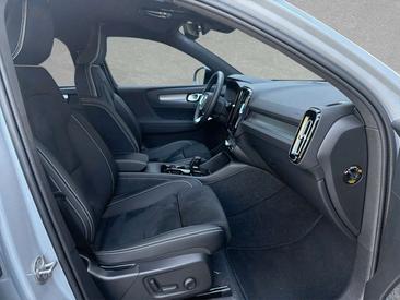Volvo XC40 B4 Plus — photo 3