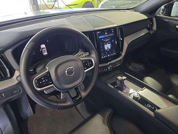 Volvo XC60 B5 R-Design — photo 21