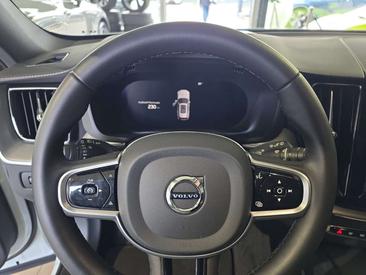 Volvo XC60 B5 R-Design — photo 22