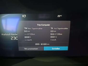 Volvo XC60 B5 R-Design — photo 23