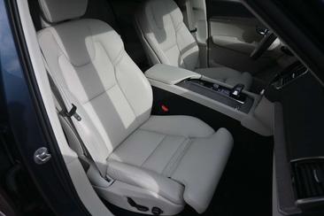 Volvo XC90 B5 Plus — photo 17