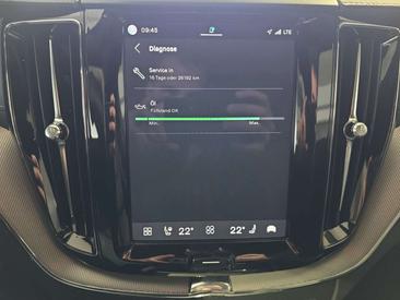 Volvo XC60 B5 R-Design — photo 28