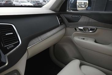 Volvo XC90 B5 Plus — photo 24
