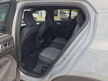 Volvo XC40 B3 Plus — photo 14