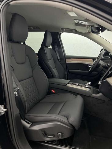 Volvo XC90 B5 Plus — photo 8