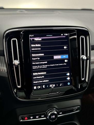 Volvo XC40 B4 Ultimate — photo 26