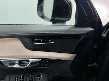 Volvo XC90 B5 Plus — photo 12