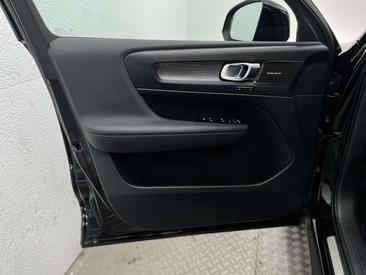 Volvo XC40 B4 Ultimate — photo 29