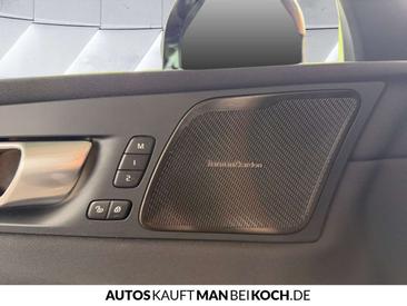 Volvo XC60 T6 PLUS — photo 21