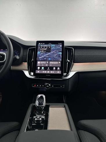 Volvo XC90 B5 Plus — photo 25