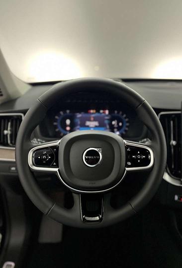 Volvo XC90 B5 Plus — photo 26