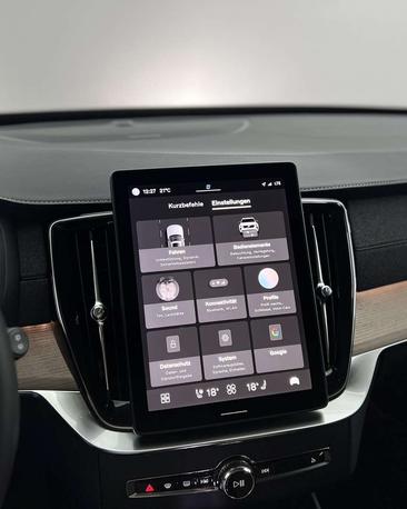 Volvo XC90 B5 Plus — photo 30
